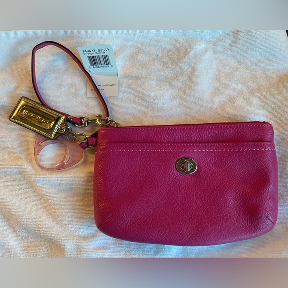 Coach wristlet - Picture 3 of 3